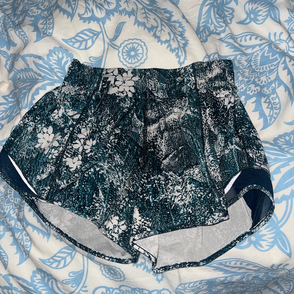 Lululemon gotta hot shorts